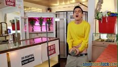 Играть Bigtit brunet baby верхом на лошади короткое замыкание парень ранее barker sex