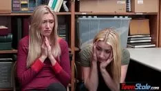 Reproducir La adolescente rubia scomberomorus sierra nikail probada por el tiempo para ahorrarle la cinta de correr de la policía
